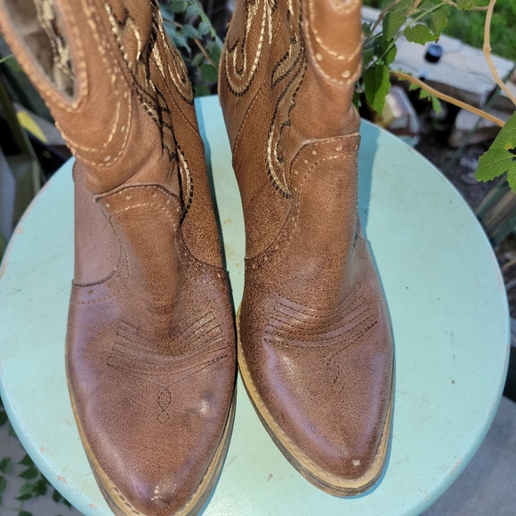 Cowgirl ankle booties, western heeled booties - Picture 3 of 9